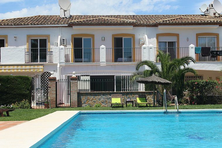 Marbella Estates - Reihenhäuser zum Verkauf in El Paraiso