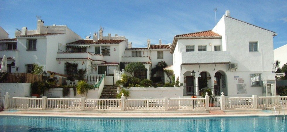 Marbella Estates - Stadthäuser zum Verkauf in Atalaya
